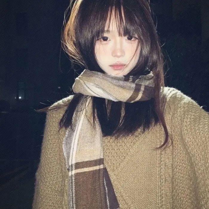 穿黄睡衣的女孩